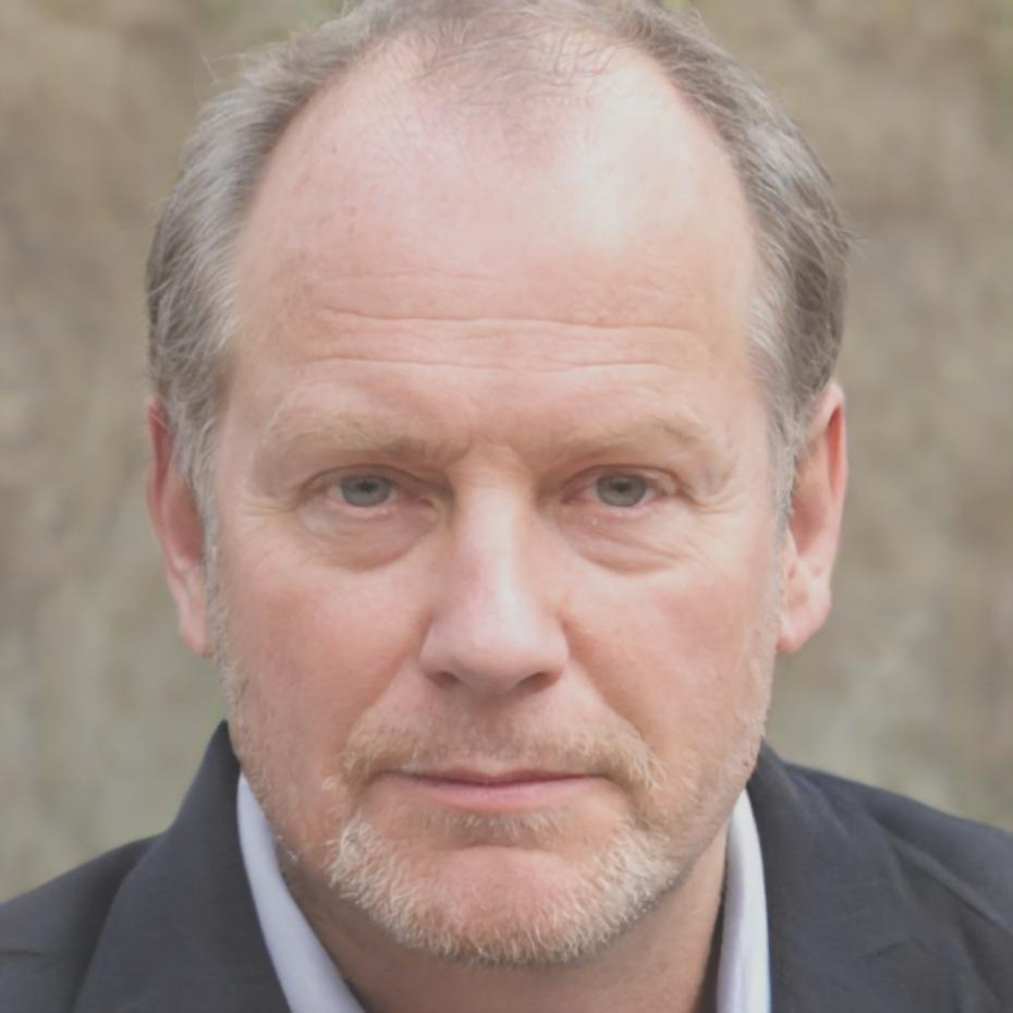 Portrait de Bastien Roussel, formateur spécialisé en automatisation financière